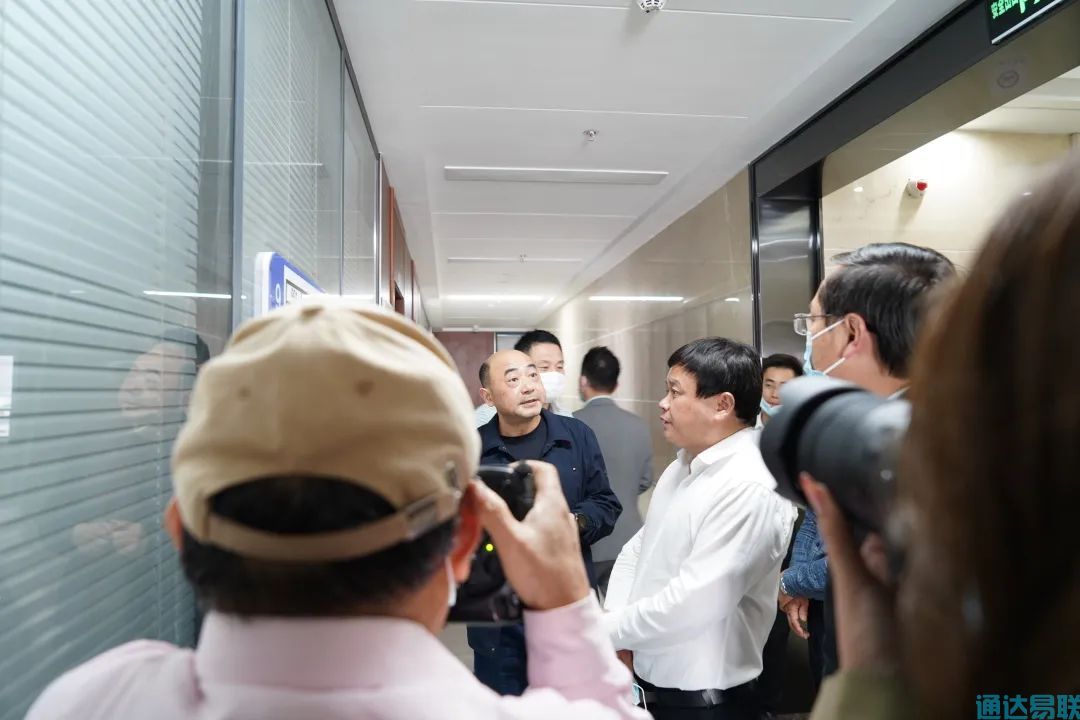 非常不錯！副市長容長貴調(diào)研九江航運交易中心對這家公司贊賞有加